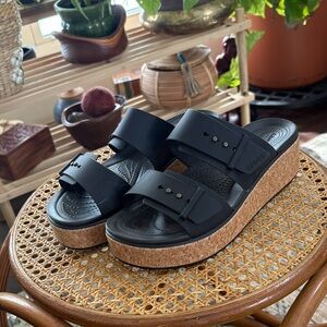 Crocs Brooklyn cork buckle. Size 8